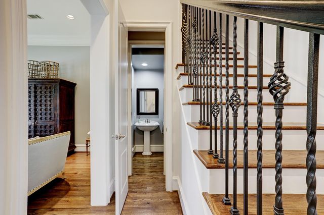 11328 Surrey Oaks Lane, Piney Point Village, TX 77024
