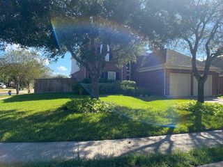 2101 Crestwind Court, Pearland, TX 77584