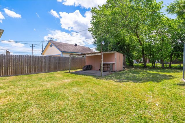 718 E Belmont Street, Pasadena, TX 77506