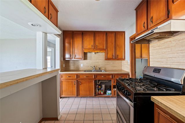 718 E Belmont Street, Pasadena, TX 77506