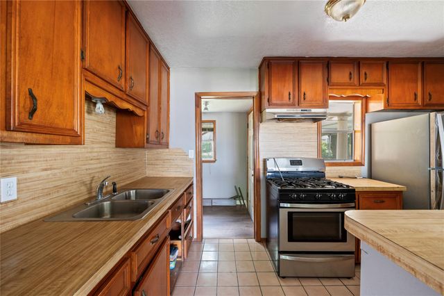 718 E Belmont Street, Pasadena, TX 77506