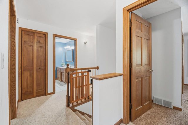 506 S COVENANT LANE, Appleton, WI 54915