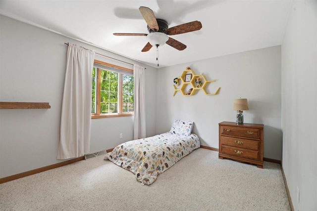 506 S COVENANT LANE, Appleton, WI 54915