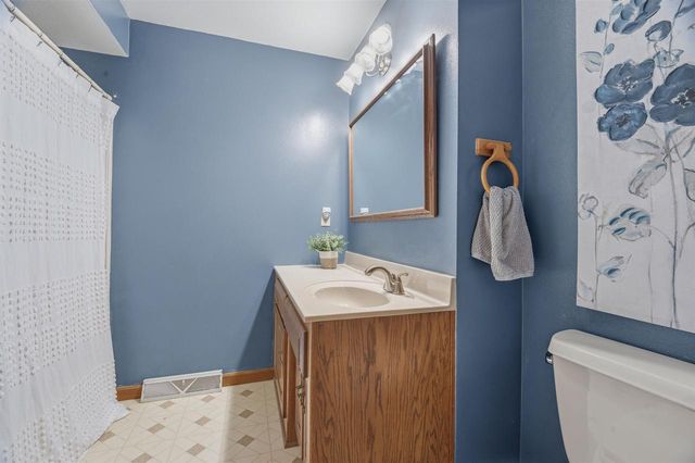 506 S COVENANT LANE, Appleton, WI 54915
