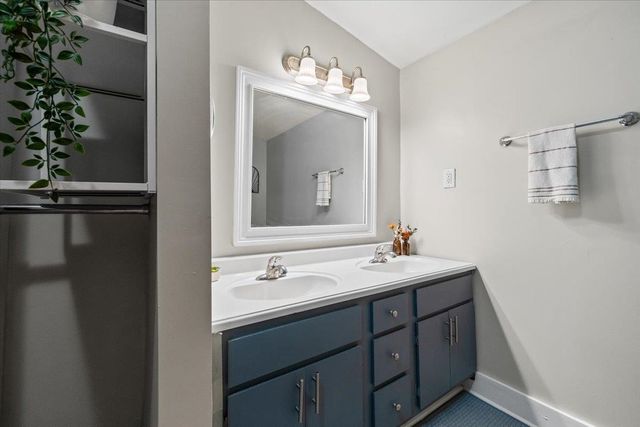 2052 CENTRAL AVE, Memphis, TN 38104