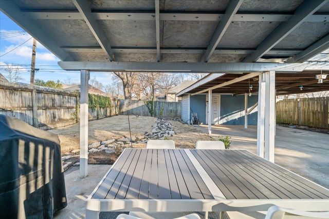 2052 CENTRAL AVE, Memphis, TN 38104