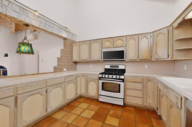 33 Moya Lp, Santa Fe, NM 87508