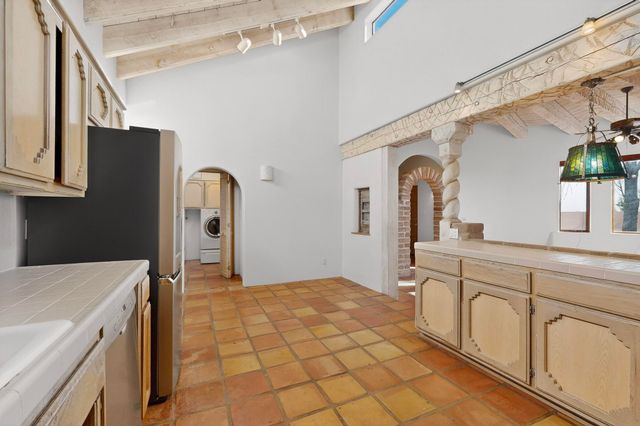 33 Moya Lp, Santa Fe, NM 87508