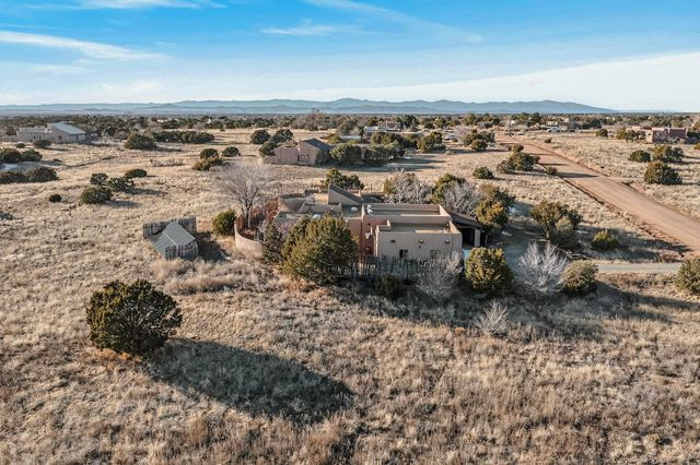 33 Moya Lp, Santa Fe, NM 87508