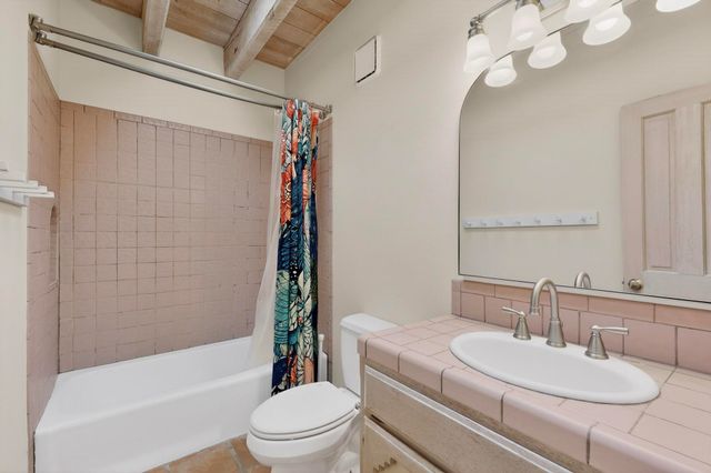 33 Moya Lp, Santa Fe, NM 87508