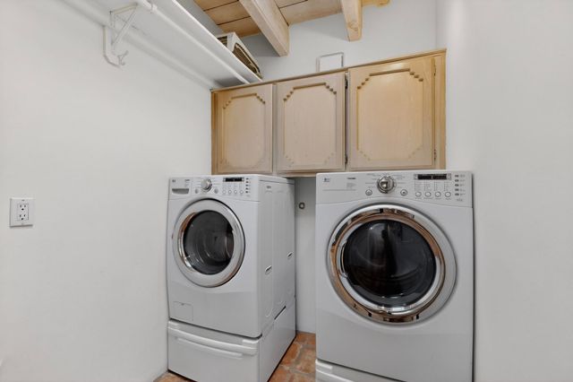 33 Moya Lp, Santa Fe, NM 87508