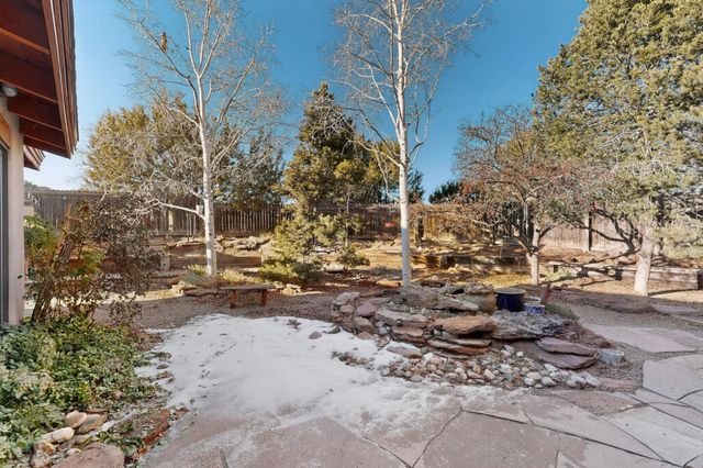 33 Moya Lp, Santa Fe, NM 87508