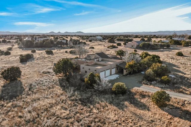 33 Moya Lp, Santa Fe, NM 87508