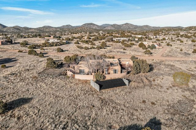 33 Moya Lp, Santa Fe, NM 87508