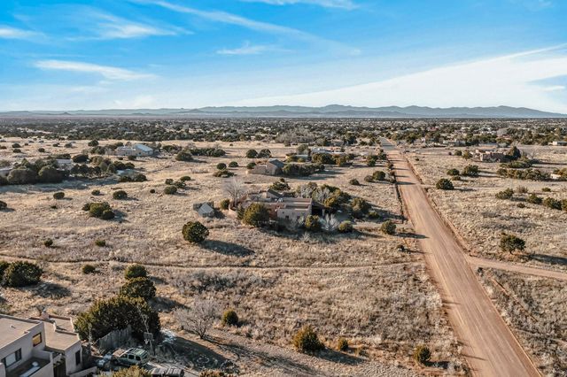 33 Moya Lp, Santa Fe, NM 87508