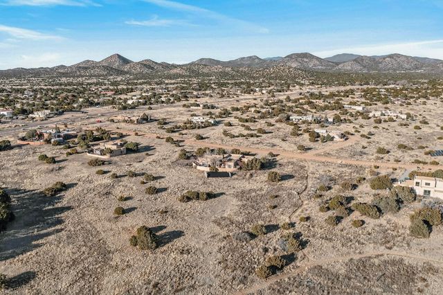 33 Moya Lp, Santa Fe, NM 87508