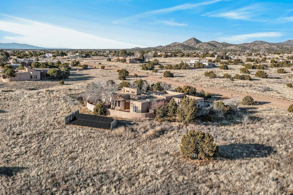 33 Moya Lp, Santa Fe, NM 87508