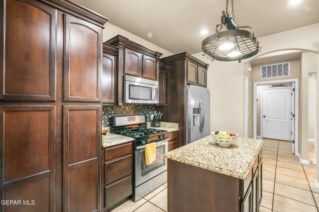 115 APACHE BRAVE Street, Santa Teresa, NM 88008