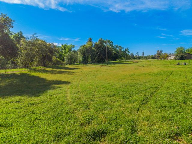 19970 Loafer Way, Redding, CA 96002