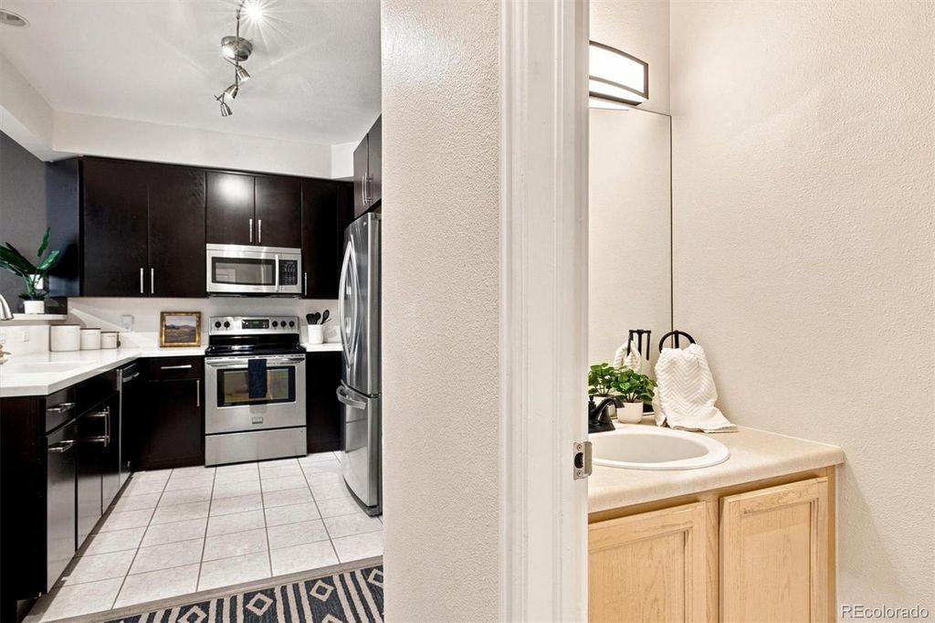 Image 16 of property listing at 5555 E Briarwood Avenue 1703, Centennial, CO 80122
