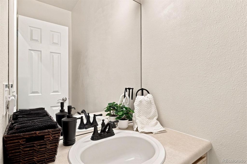 Image 17 of property listing at 5555 E Briarwood Avenue 1703, Centennial, CO 80122