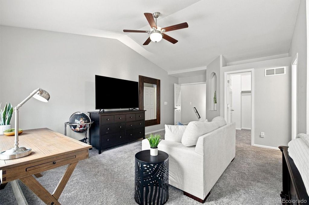 Image 22 of property listing at 5555 E Briarwood Avenue 1703, Centennial, CO 80122