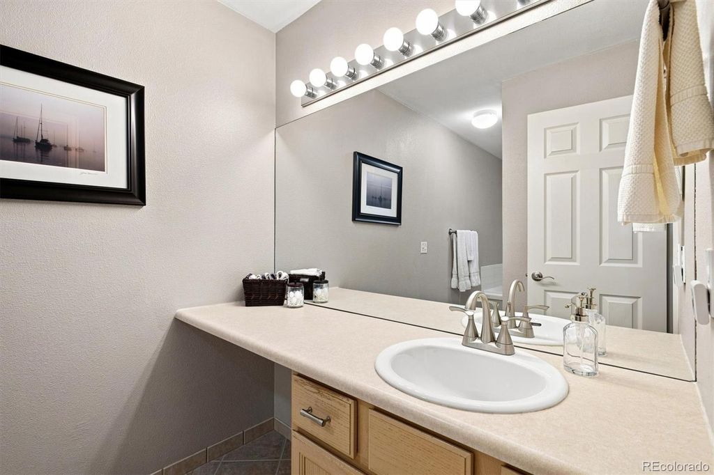 Image 23 of property listing at 5555 E Briarwood Avenue 1703, Centennial, CO 80122