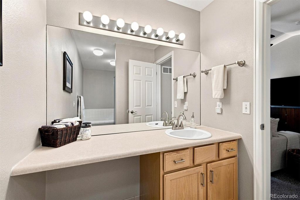 Image 24 of property listing at 5555 E Briarwood Avenue 1703, Centennial, CO 80122