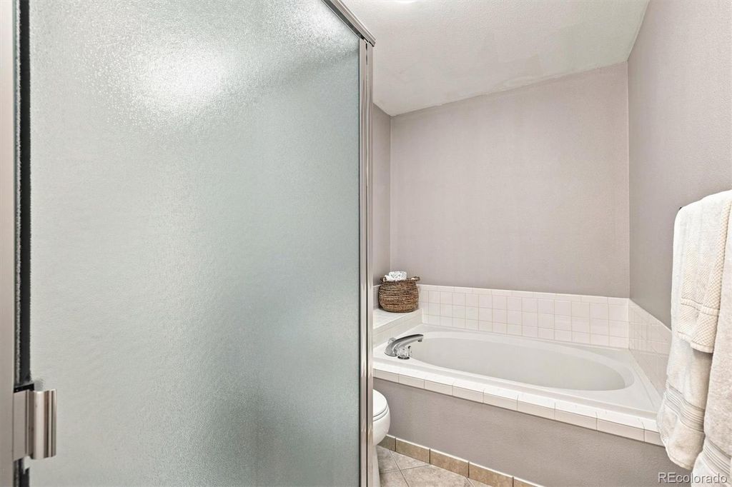 Image 25 of property listing at 5555 E Briarwood Avenue 1703, Centennial, CO 80122
