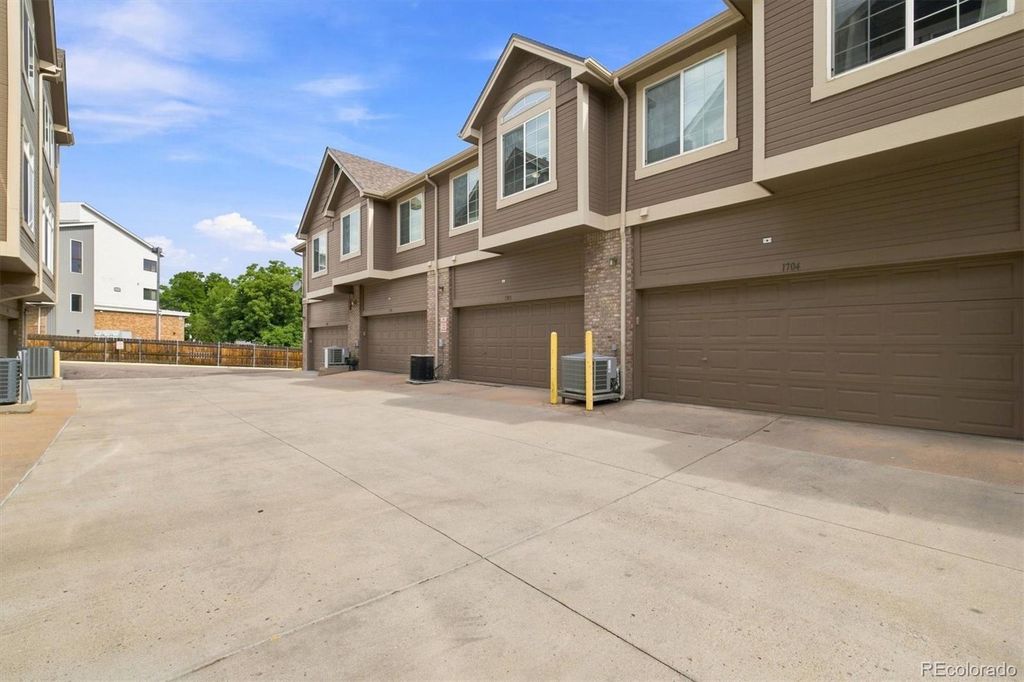 Image 37 of property listing at 5555 E Briarwood Avenue 1703, Centennial, CO 80122