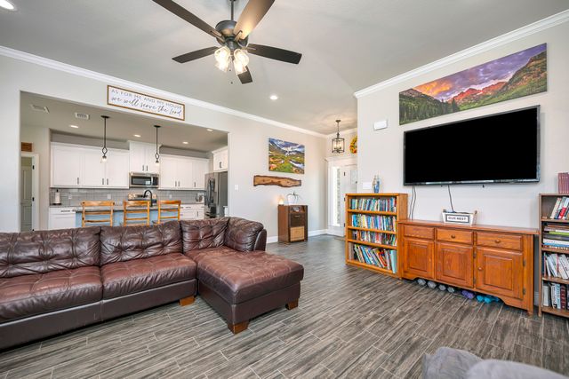 917 E 3rd Street, Springtown, TX 76082