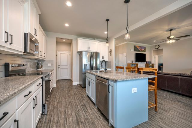 917 E 3rd Street, Springtown, TX 76082