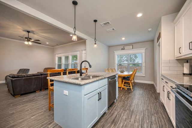 917 E 3rd Street, Springtown, TX 76082