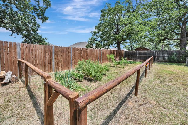 917 E 3rd Street, Springtown, TX 76082