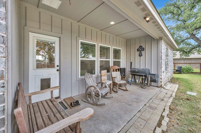 917 E 3rd Street, Springtown, TX 76082