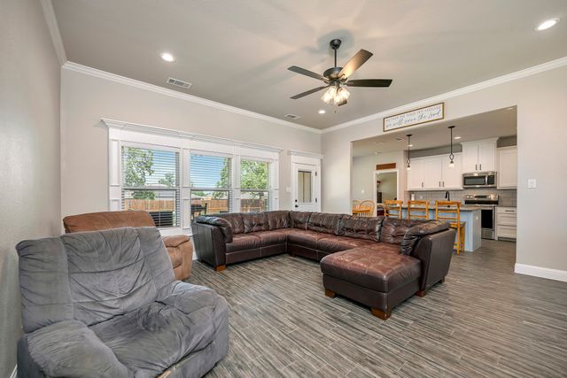 917 E 3rd Street, Springtown, TX 76082