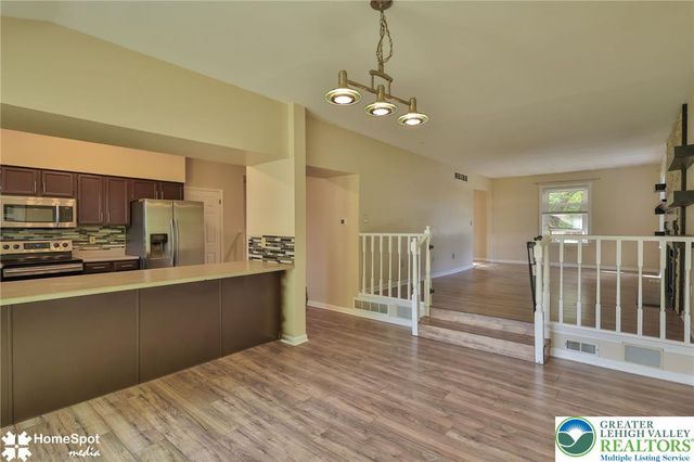 1862 Falcon Drive, Bethlehem City, PA 18017