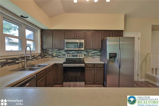 1862 Falcon Drive, Bethlehem City, PA 18017