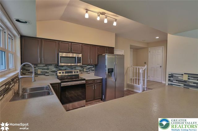 1862 Falcon Drive, Bethlehem City, PA 18017