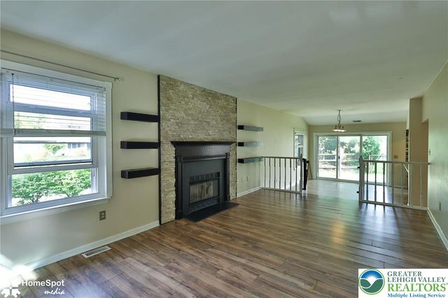1862 Falcon Drive, Bethlehem City, PA 18017