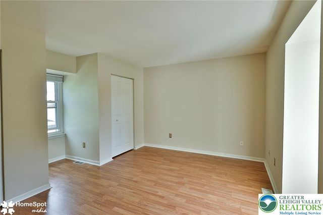 1862 Falcon Drive, Bethlehem City, PA 18017