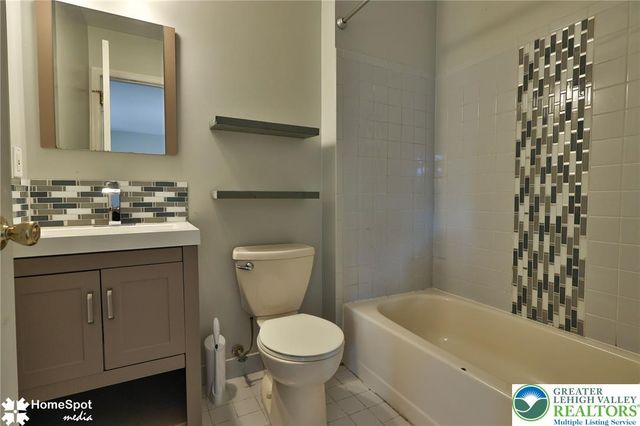 1862 Falcon Drive, Bethlehem City, PA 18017