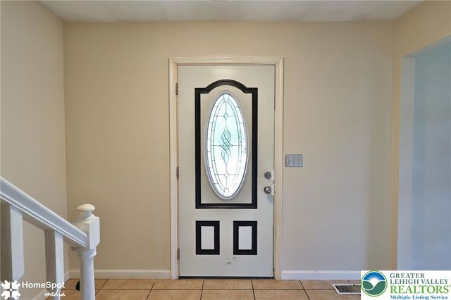 1862 Falcon Drive, Bethlehem City, PA 18017