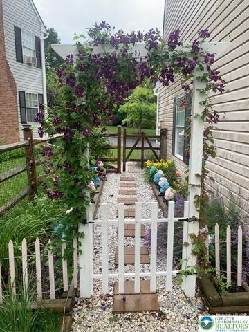 1862 Falcon Drive, Bethlehem City, PA 18017