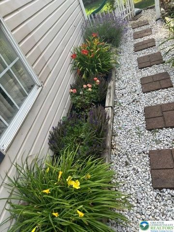 1862 Falcon Drive, Bethlehem City, PA 18017