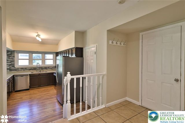 1862 Falcon Drive, Bethlehem City, PA 18017