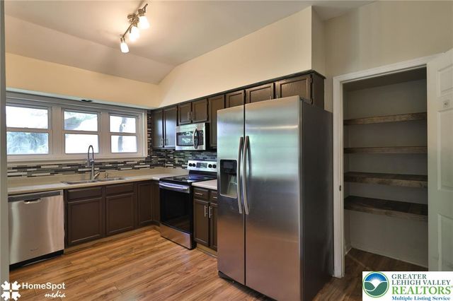 1862 Falcon Drive, Bethlehem City, PA 18017