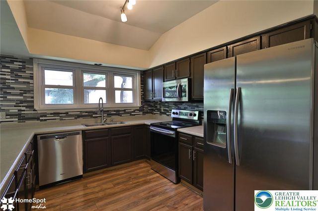 1862 Falcon Drive, Bethlehem City, PA 18017
