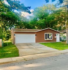 730 NAVAJO Drive, Carpentersville, IL 60110