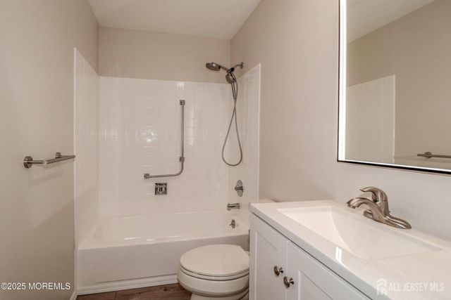 8 Benjamin Franklin Drive, Monroe, NJ 08831